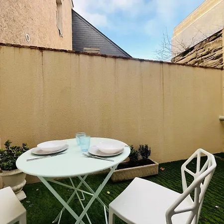 Le Lys Bleu Apartment *