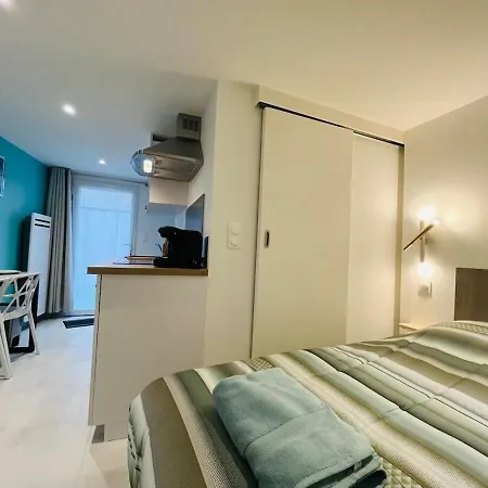 Le Lys Bleu Apartment *