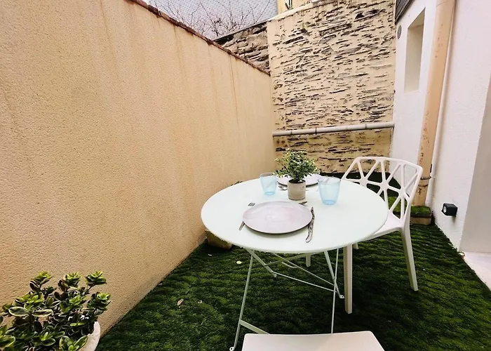 Le Lys Bleu Анже